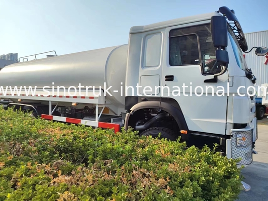 Consommation de carburant de haut des puissances en chevaux 400HP HOWO de LHD 6×4 10wheels basse camion de réservoir de stockage de pétrole